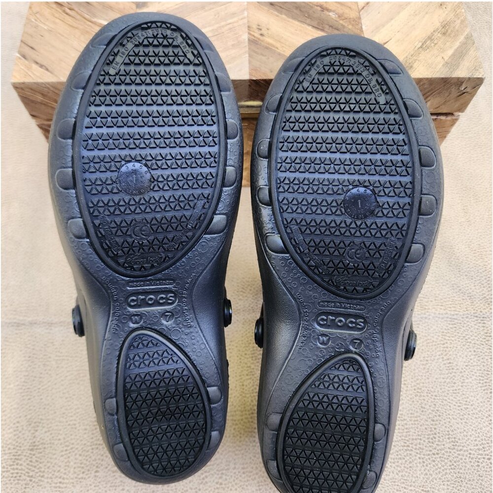 Crocs Women's Slip-Resistant work Clogs, Size‎ 7 - Picture 6 of 9